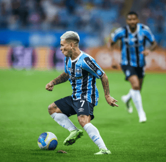 Soteldo em campo pela equipe do Grêmio.