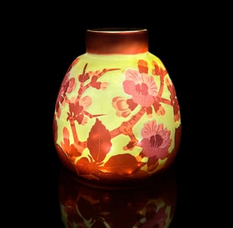 Petit vase Emile Gallé aux fleurs de pommier