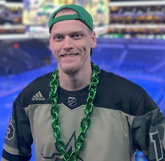 a man in a green jersey and a green chain link link chain link link bracelet