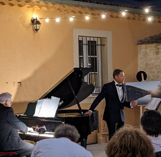 Macaluso récital dans les vignes