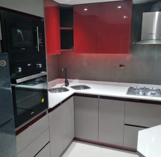 cocina negro y rojo moderna