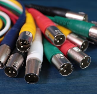 a bunch of cables and wires connected to a speaker