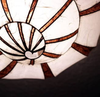 PSILAXIS Lampenschirm aus Papier mediterane Lampe zweifarbige Deckenlampe Schnecke weiss braun groß