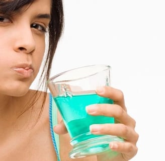 súc miệng nước muối