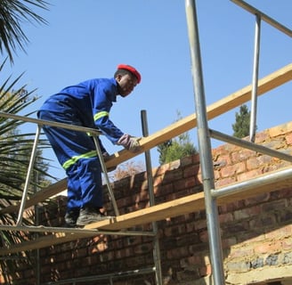 Scaffolding erected before engineer-approved roof work