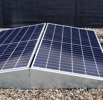 Un grupo de paneles solares