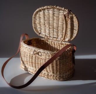 Panier de récolte en osier et anses en cuir