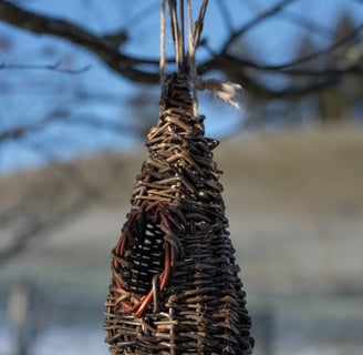 Mangeoire à oiseau en osier sauvage