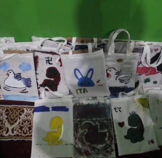 Karya Melukis di atas Canvas Tas
