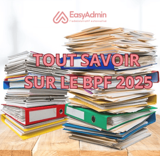 Photo de classeurs et papiers administratifs