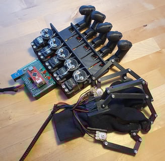wydrukowany w 3D prototyp chwytaka humanoidalnego