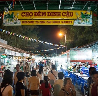 Dinh Cau night market