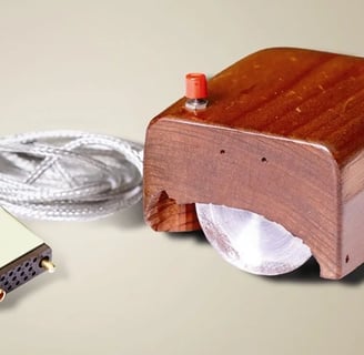 Primeiro mouse de madeira criado por Douglas Engelbart em 1964