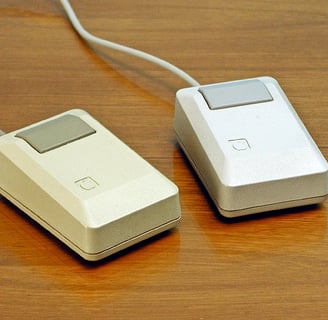 Mouse de plástico do Macintosh, evolução do mouse de madeira