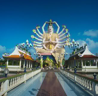 a statue of a large statue of a buddha