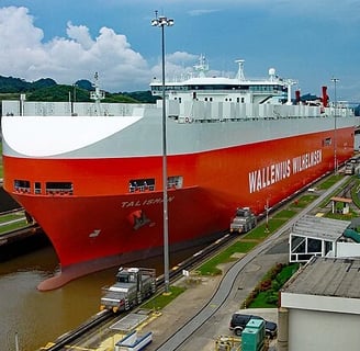 Panamax ship crossing the Miraflores Locks in the Panama Canal  By Mariordo (Mario Roberto Durán Ort