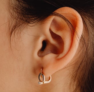 a girl ear wih earring