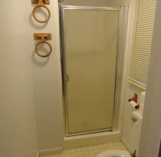 Front shower / bathroom