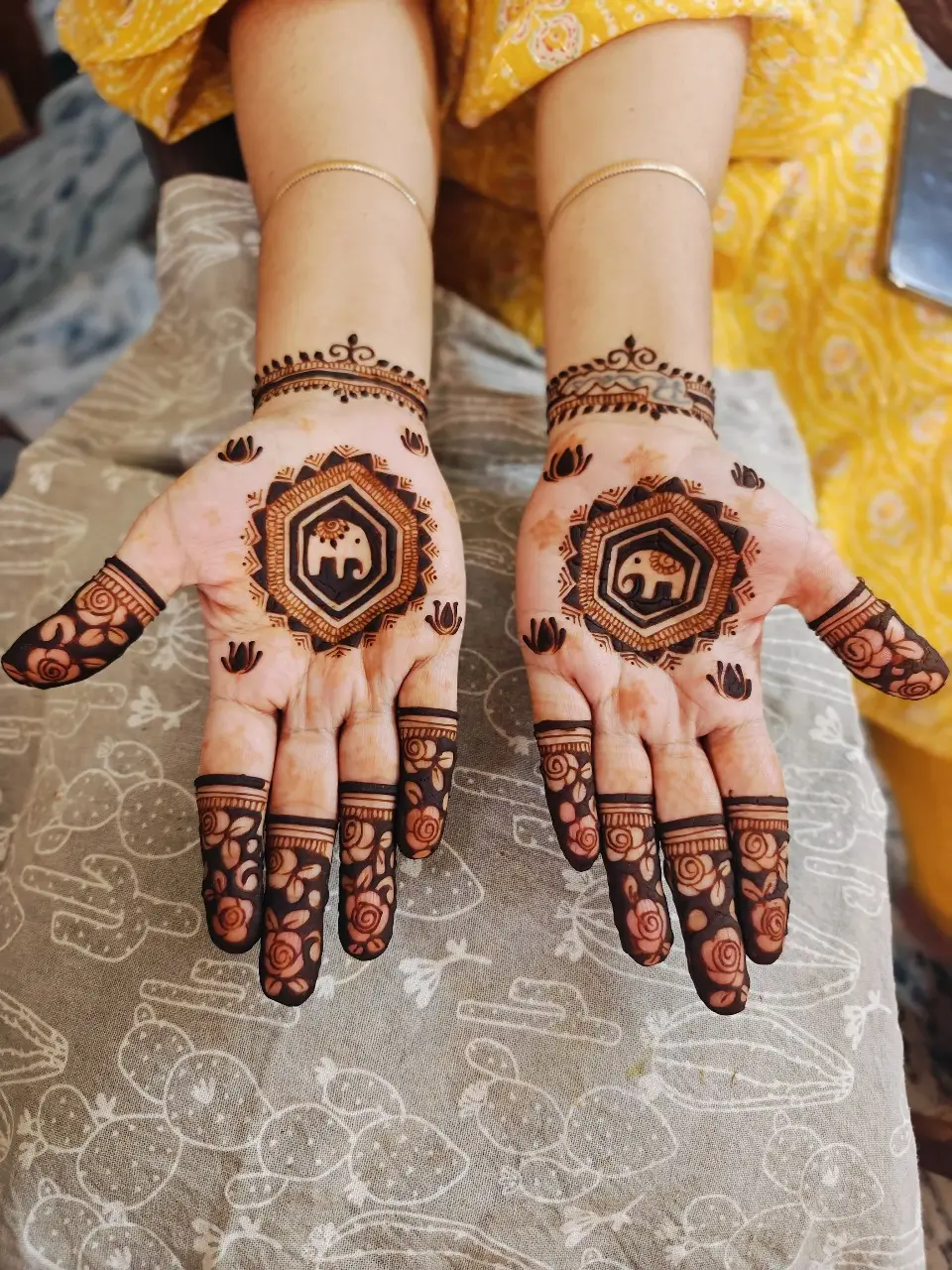 Simple mehndi designs for beginners