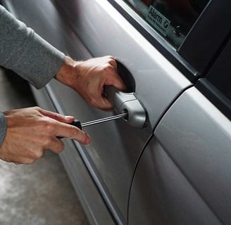 فتح السيارات المقفلة 90965224