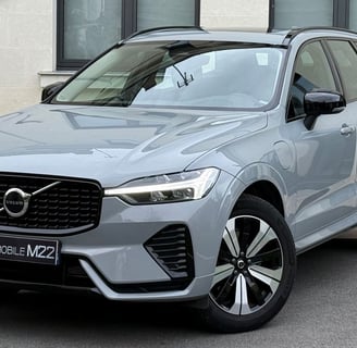 VOLVO XC60 II phase 2, SUV élégant au design raffiné, vu de profil avec une finition haut de gamme.