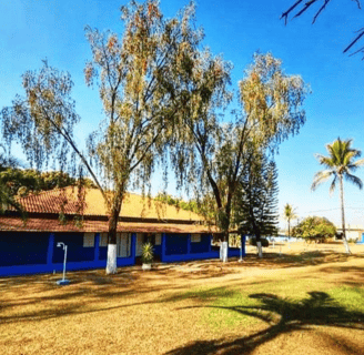 Clínica de internação no interior de São Paulo com piscina e área verde. Clínica Novos Rumos