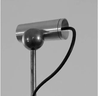 Foco técnico orientable VOLTA con cabezal cilíndrico y diseño metálico industrial