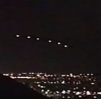Pontos de luzes no céu do Arizona