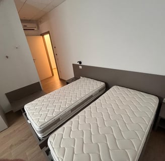 Habitación doble en la residencia de estudiantes de la escuela de vuelo.