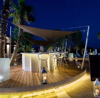 ΕΙΔΙΚΕΣ ΚΑΤΑΣΚΕΥΕΣ ΕΞΩΤΕΡΙΚΩΝ ΧΩΡΩΝ SOLID SURFACES