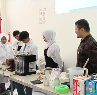 guru tamu program barista di smkn 1 sungai kakap, pelatihan barista pontianak, pelatihan barista gratis