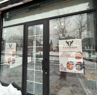Entrée de notre commerce au 116-B Rue Principale, Granby, QC, avec une devanture accueillante, une e