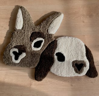 portrait de deux lapins en tufting, tapis en laine