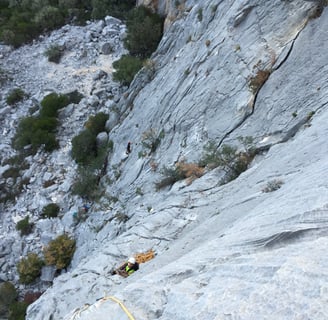 initiation escalade de grande voie en sardaigne pour damien