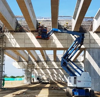 Construcción de superestructura de un puente vehicular de doble calzada