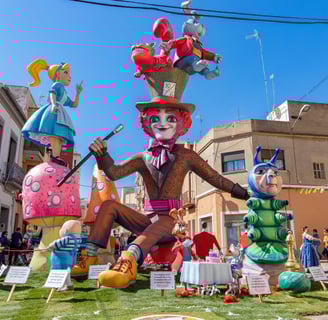 Foto de una falla grande de Cullera (foto descargada del sitio web https://visit-cullera.es/