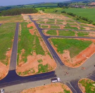 Imagem aérea de loteamento representando consultoria em documentação fundiária