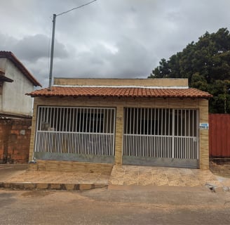 Garagem, Sala Cozinha, Banheiro e 2 Quartos.