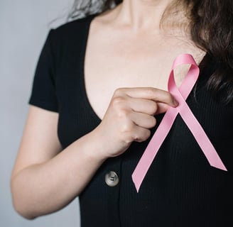 woman partipating to jihane laraichi's cancer healing membership