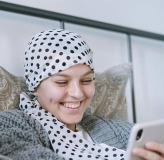 woman partipating to jihane laraichi's cancer healing membership