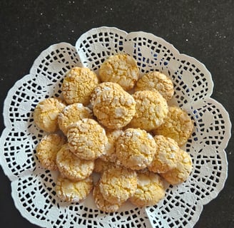 ghribia biscuits à la semoule et noix de coco