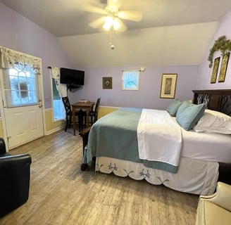 Apple Blossom Cottage in Eureka Springs, Arkansas