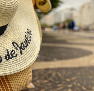 Chapéu no calçadão de Copacabana