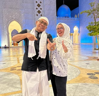 Kang Bedjo bersama istri kesayangannya.