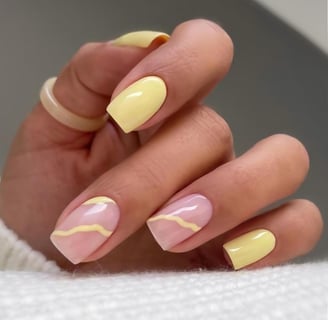 Uñas amarillo pastel