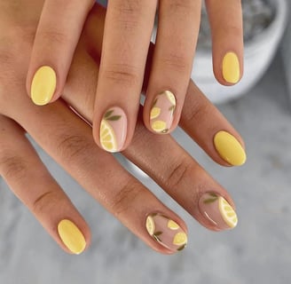 Uñas neón con frutas