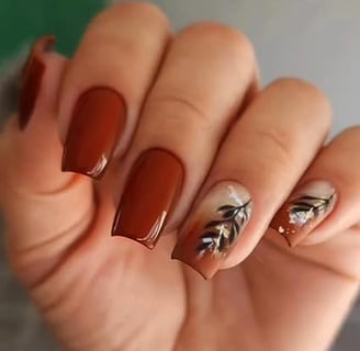 Uñas marrón caramelo