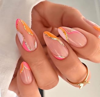 Uñas beige con naranja