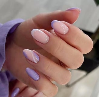 Uñas en tonos lavanda