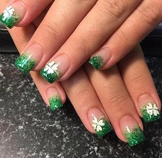 Uñas brillantes para San Patricio